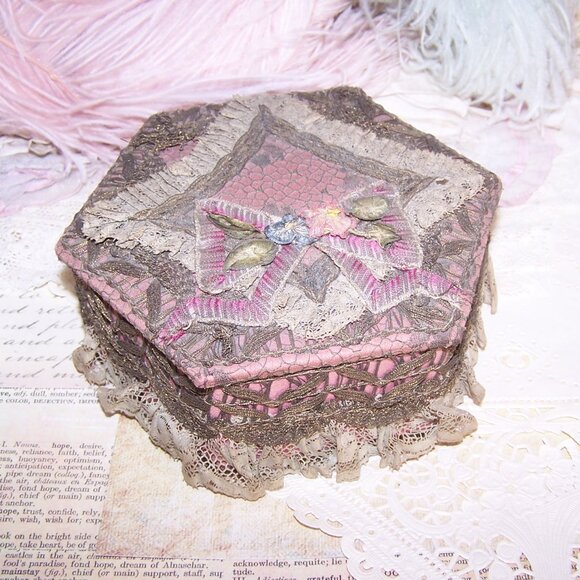 Antique French Ribbonwork Boudoir Box - Mauve, Gold Lace & Rococo Ribbon Trim - Picture 1 of 7